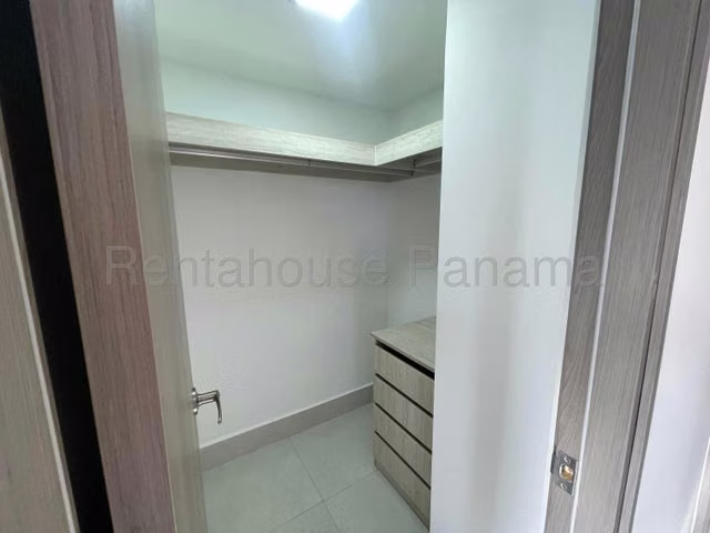 Alquiler de Apartamento en El Bosque 27LBR182