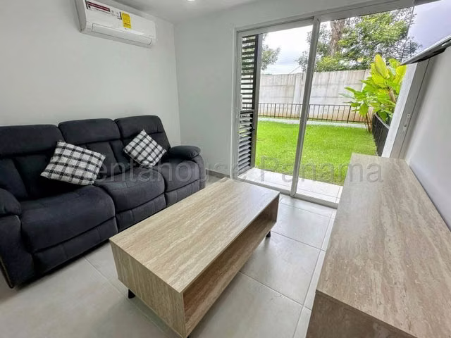 Alquiler de Apartamento en Parque Lefevre 27LBR309