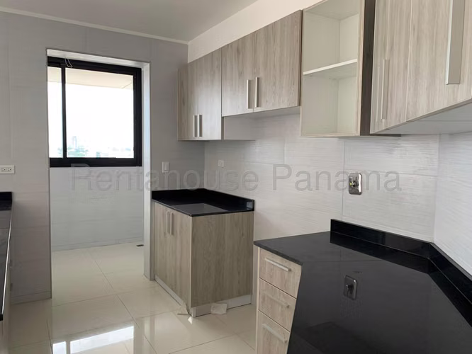 Se Alquila Apartamento en El Cangrejo LA27-691