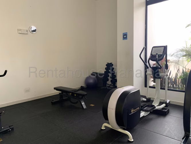 Se Alquila Apartamento en El Cangrejo LA27-691