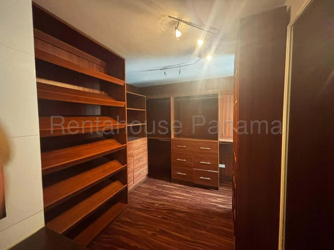 Apartamento en Alquiler en San Francisco. PH TERRAMAR. 27LDC313