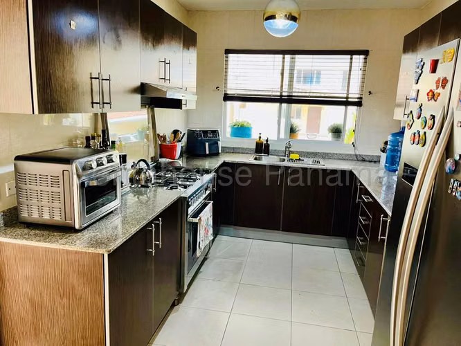 Se Vende Casa en Brisas Del Golf LA27-657