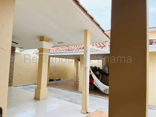 Se Vende Casa en Brisas Del Golf LA27-657