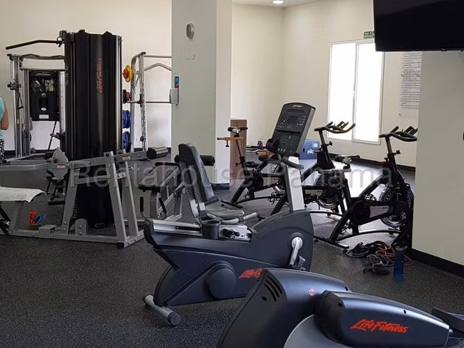 Vendo Apartamento de 253 m² en PH Legacy, Santa María 26-5986GG