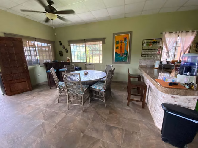 Linda  y completa casa en la Paz de Chame - Mesa de billar