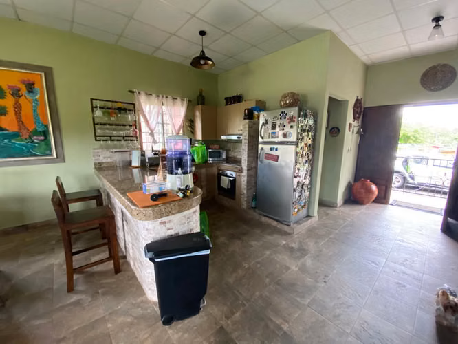 Linda  y completa casa en la Paz de Chame - Mesa de billar