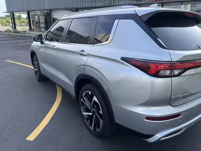 Vendo Mitsubishi outlander AWD año 2024 34000km