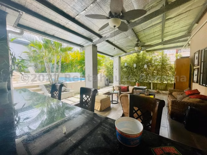 Casa con piscina en venta en El Bosque PH El Doral