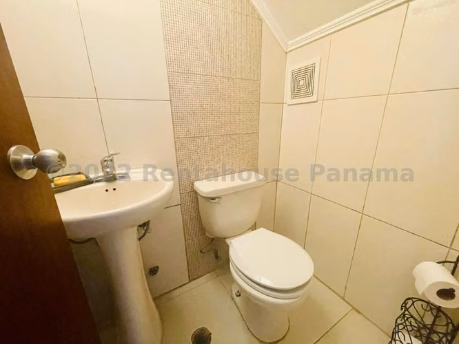 Casa con piscina en venta en El Bosque PH El Doral