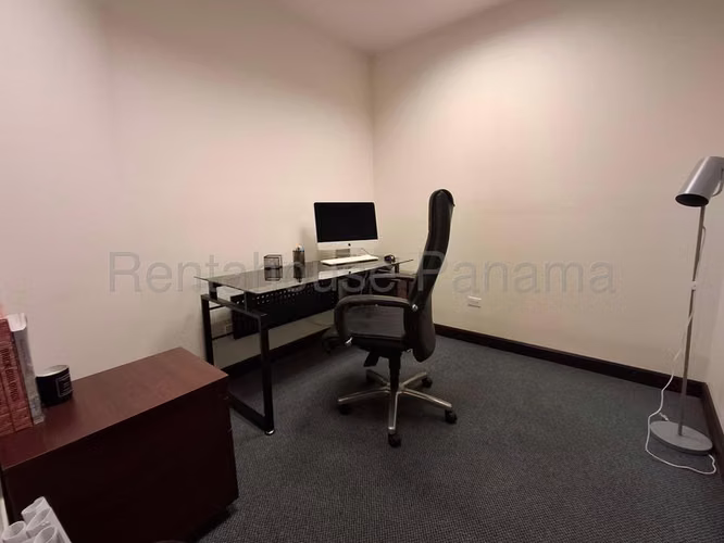 Alquiler de oficina de 100m2 amoblada en Marbella