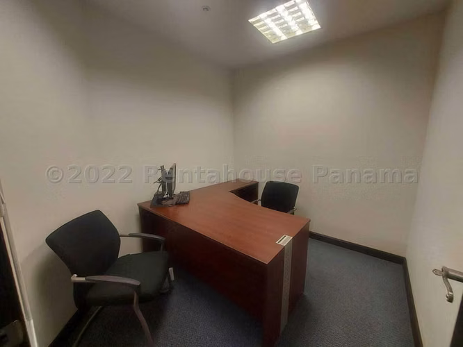 Alquiler de oficina de 100m2 amoblada en Marbella