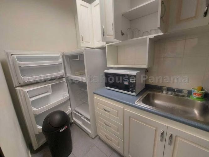 Alquiler de oficina de 100m2 amoblada en Marbella