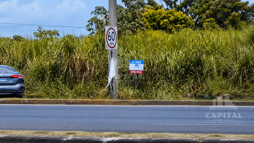 LAND IS RENTED BY CAR MOTOR, AT THE BANK OF THE TRACK TOCUMEN