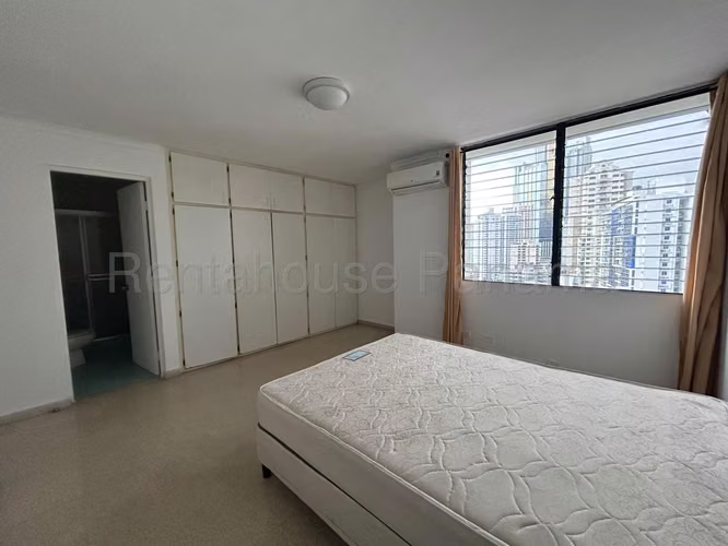 Se Vende Apartamento en Marbella VLU27-409