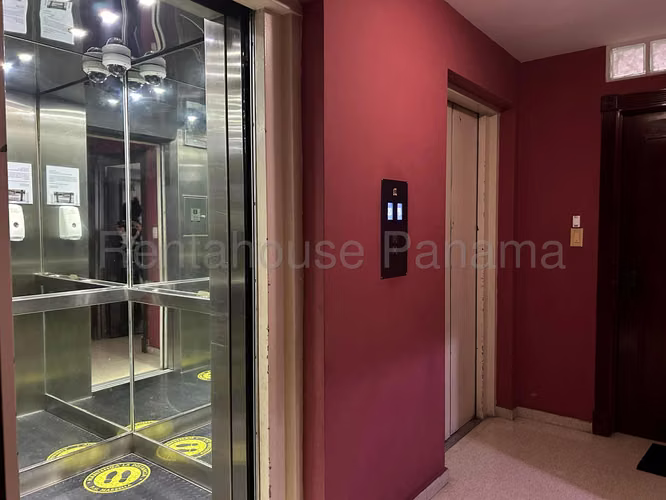 Se Vende Apartamento en Marbella VLU27-409