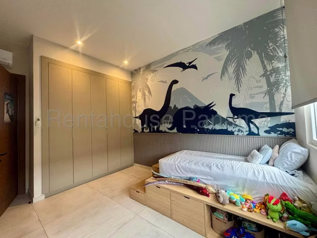 Venta de Espectacular Casa en Santa María con Terraza y Den Familiar - 27GP591