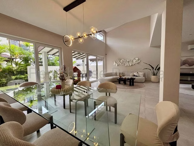 Venta de Espectacular Casa en Santa María con Terraza y Den Familiar - 27GP591