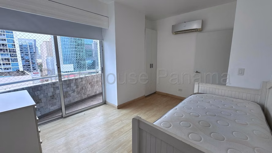 Se Vende Apartamento en Paitilla VLU27-298