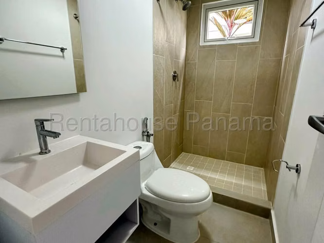Se Alquila Apartamento en Parque Lefevre VLU27-309