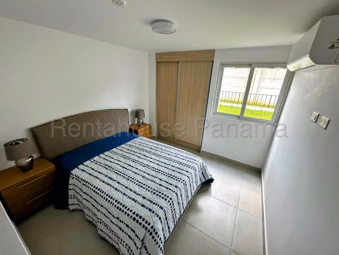Se Alquila Apartamento en Parque Lefevre VLU27-309
