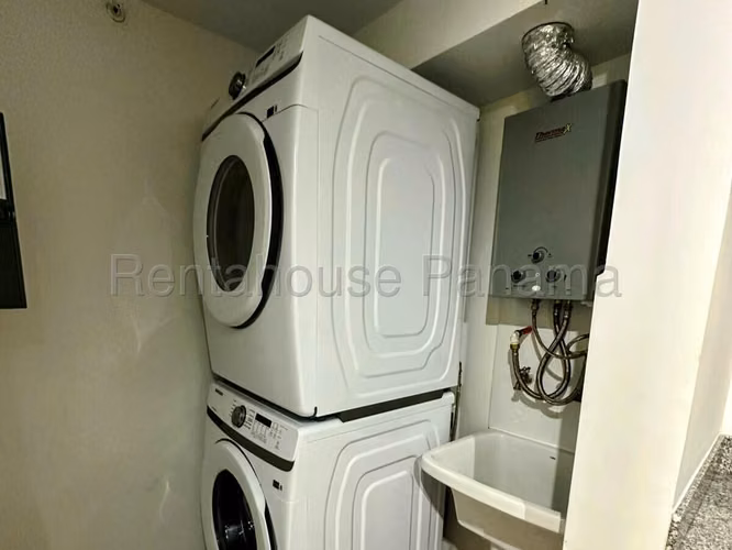 Se Alquila Apartamento en Parque Lefevre VLU27-309