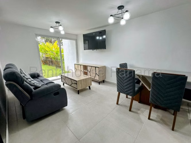 Se Alquila Apartamento en Parque Lefevre VLU27-309