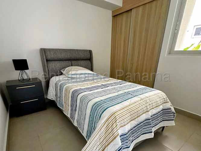 Se Alquila Apartamento en Parque Lefevre VLU27-309