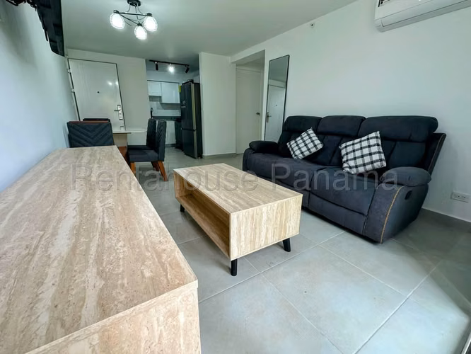 Se Alquila Apartamento en Parque Lefevre VLU27-309
