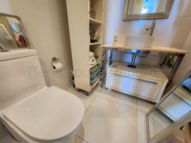 Vendo Apartamento en Avenida Balboa LC25-4719