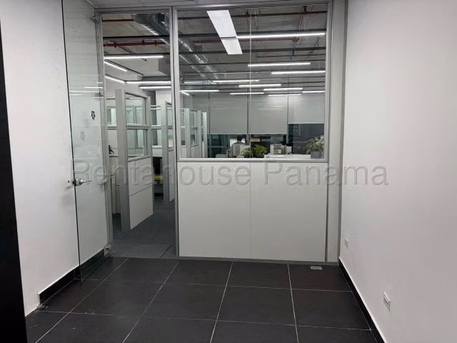 Oficina Amoblada en Santa Maria 26YCG4884