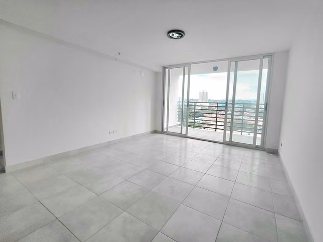 Apartamento en alquiler en Parque Lefevre PH Santerra