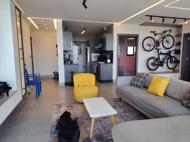 Apartamento remodelado en Victory Sport | 111 m², vista abierta y 2 estacionamientos - Imagen 2
