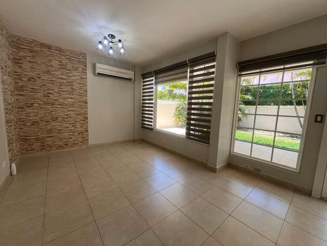Venta de Casa en Villa Valencia Costa Sur