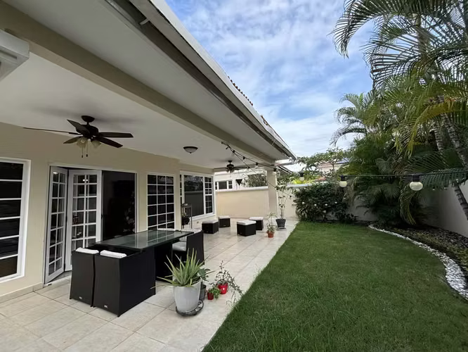 Venta de Casa en Villa Valencia Costa Sur