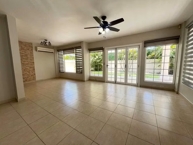 Venta de Casa en Villa Valencia Costa Sur