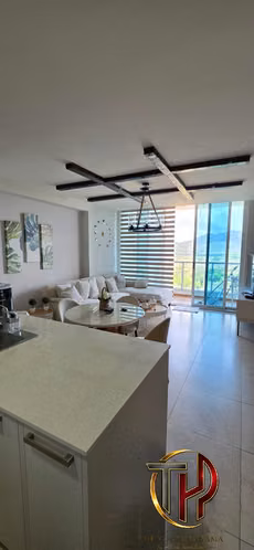 Apartamento de playa en alquiler – PH Royal Palm , con vista al mar.