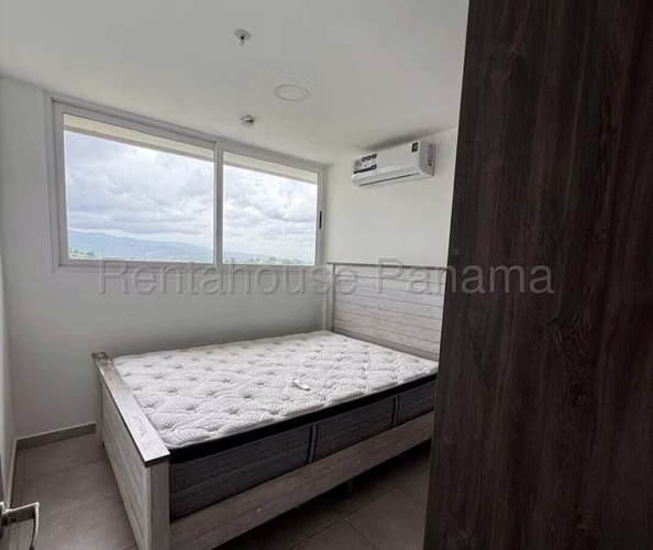 Apartamento En Venta En Brisas Del Golf SYH