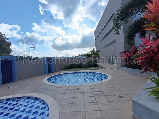 Apartamento En Venta En Brisas Del Golf SYH