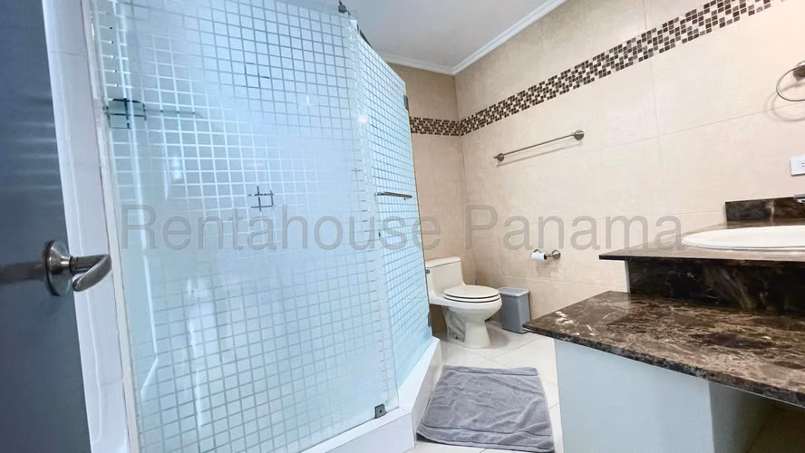 Comodo e Iluminado Apartamento en Venta en Costa del Este 26*5948Mfk