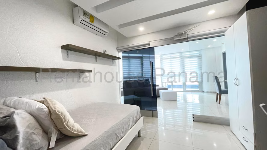 Comodo e Iluminado Apartamento en Venta en Costa del Este 26*5948Mfk