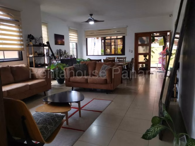 Venta de Amplia Casa en Costa Sur 27*684Mfk