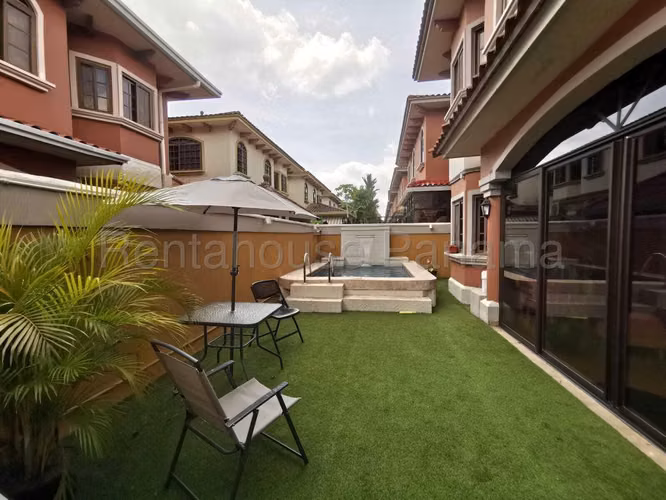 Venta de Amplia Casa en Costa Sur 27*684Mfk