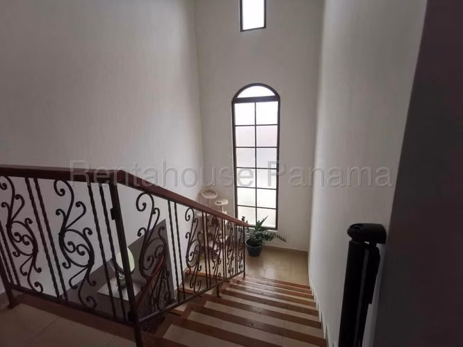 Venta de Amplia Casa en Costa Sur 27*684Mfk