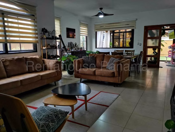 Venta de Amplia Casa en Costa Sur 27*684Mfk