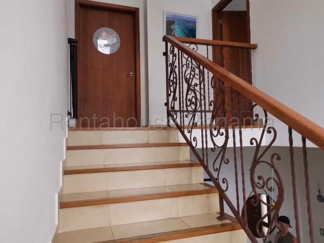 Venta de Amplia Casa en Costa Sur 27*684Mfk