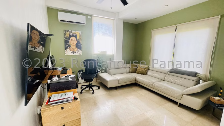 Venta de Imponente Casa en Exclusivo Conjunto Residencial en Clayton 27*670Mfk