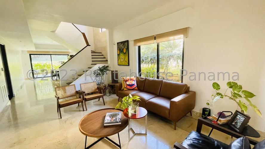Venta de Imponente Casa en Exclusivo Conjunto Residencial en Clayton 27*670Mfk