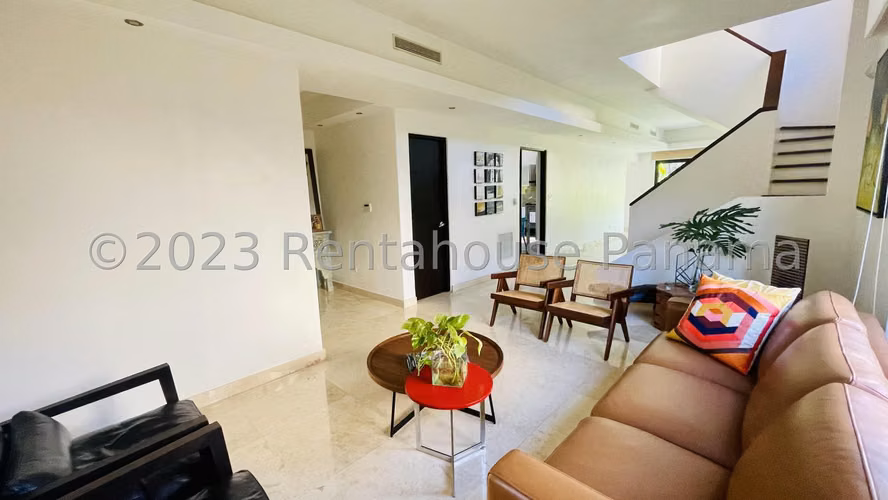 Venta de Imponente Casa en Exclusivo Conjunto Residencial en Clayton 27*670Mfk