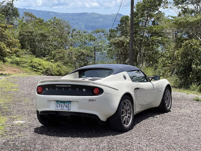 Lotus Elise Sport 220