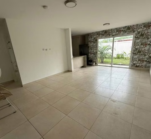 Se alquila linda casa en Costa Sur